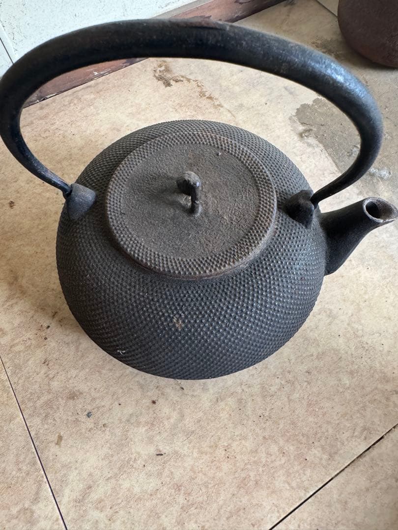 全部で伝統的な日本の鉄瓶セット