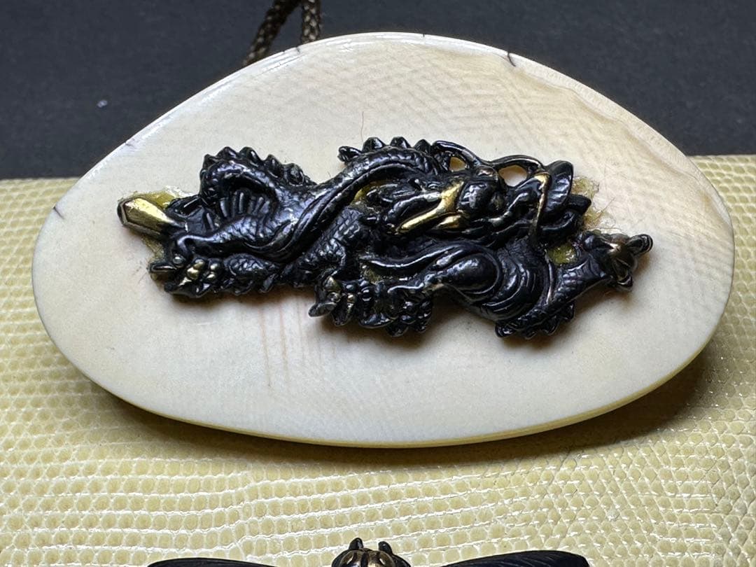 極上　根付　金具　煙草入れ 喫煙具 提げ物 　天然素材　アンティーク　和彫