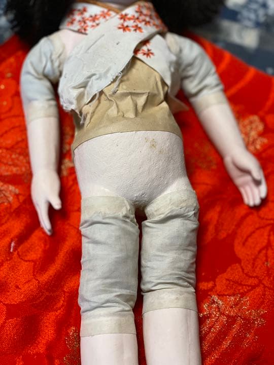 冠をつけた市松人形　　　20211080   な