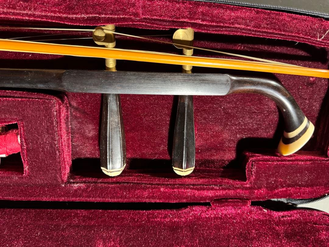 中国　二胡 紅木 中国楽器 現状品 蛇皮使用 登録証ケース弓付き 美品