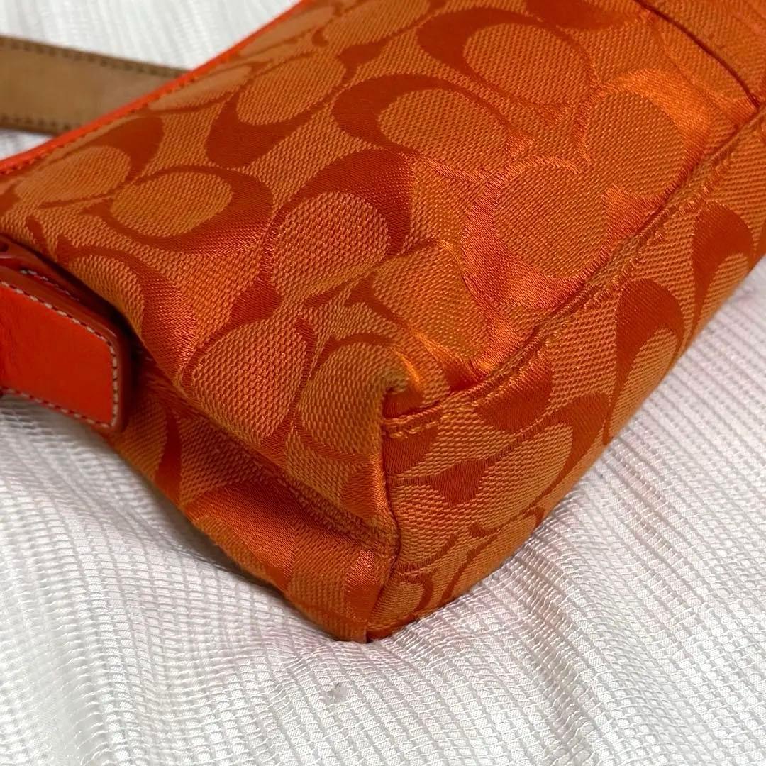 COACH アクセサリーポーチ　ワンショルダー　シグネチャー　オレンジ