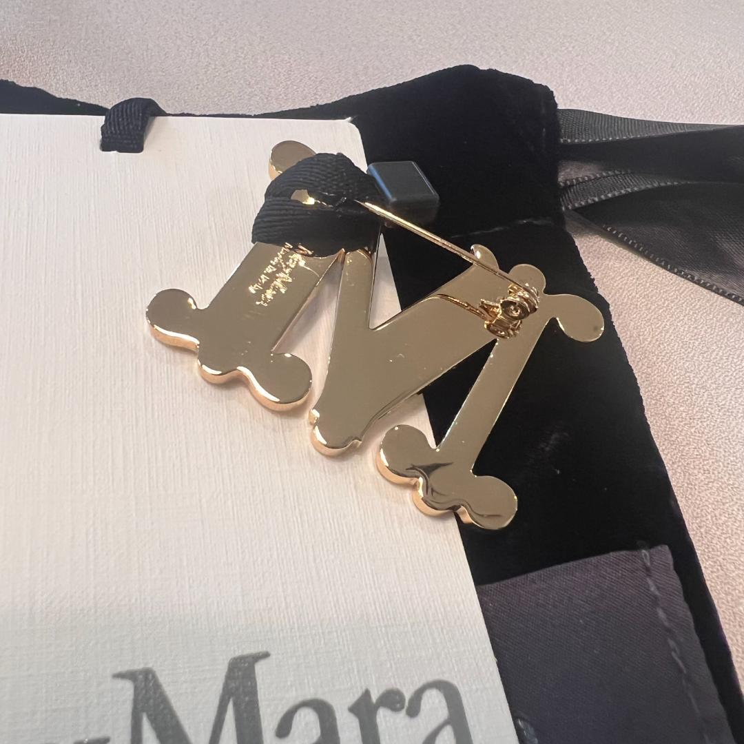 【新品未使用】MaxMara 大人気！Mブローチ クリスタル