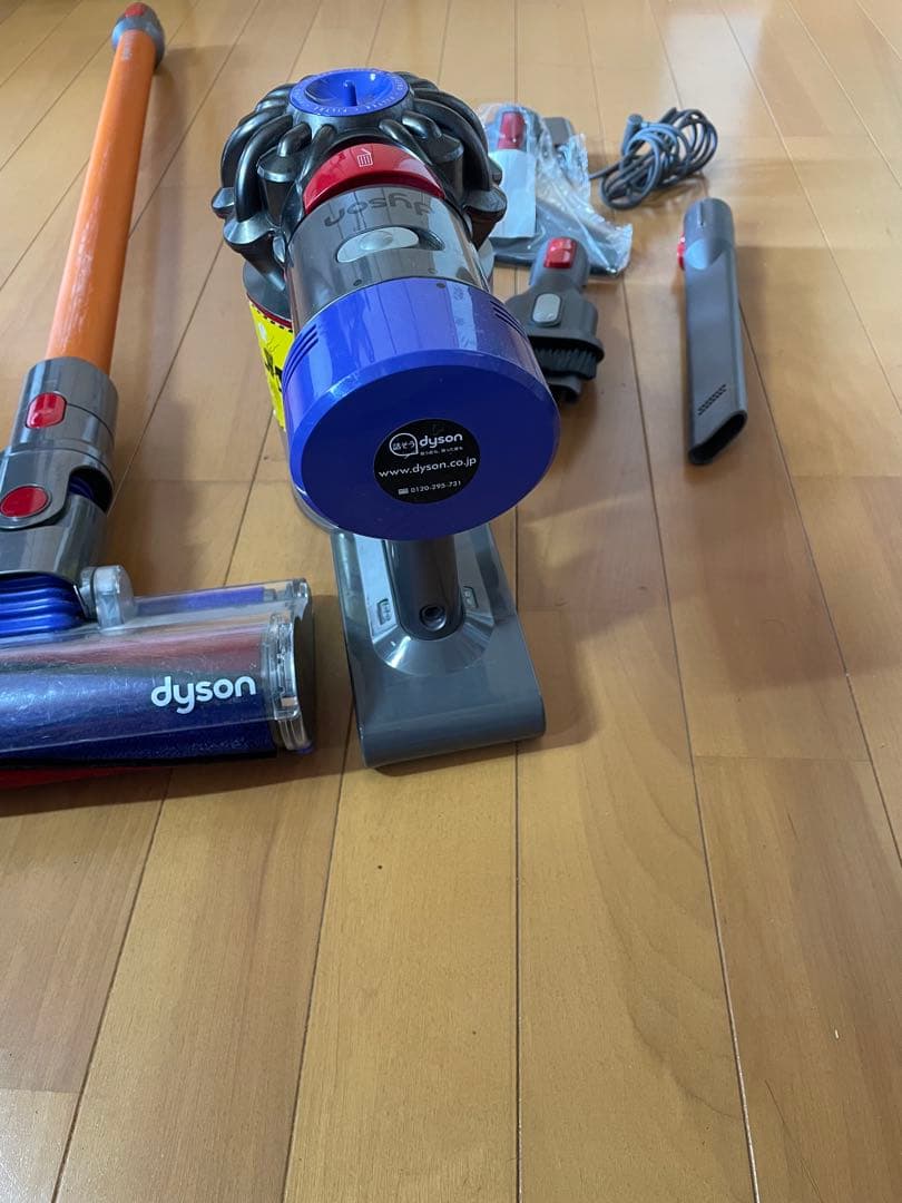 ダイソンV8 SV10コードレスクリーナー掃除機3
