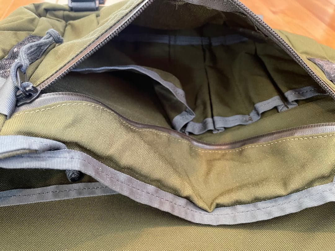 MYSTERY RANCH メッセンジャーバッグ インベーダー　オリーブグリーン