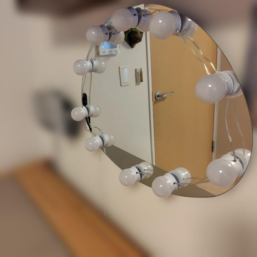 壁掛けデザインミラー 56cm x 43cm&女優ライトのセット