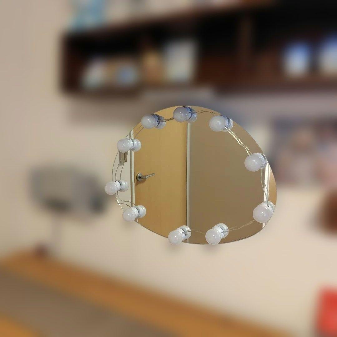 壁掛けデザインミラー 56cm x 43cm&女優ライトのセット