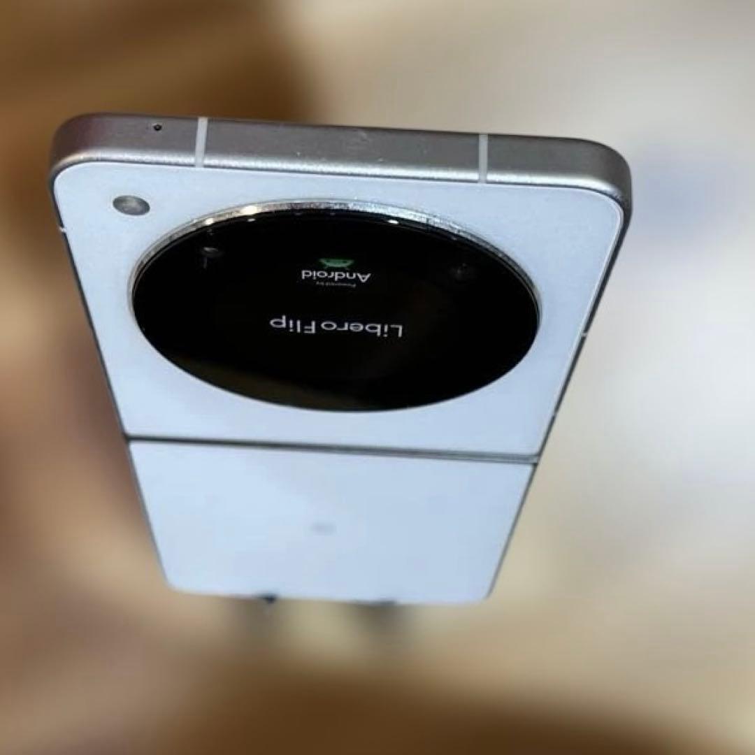 Z335 Y mobileSIMフリー　Libero Flip A304ZT