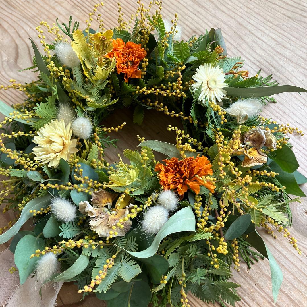 オーレアミモザの春待ちリース　ビオラ　マリーゴールド　カイザク　ユーカリ
