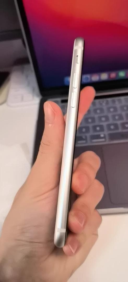 【超人気／超美品】iPhone SE3 64GB｜SIMフリー｜ホワイトモデル