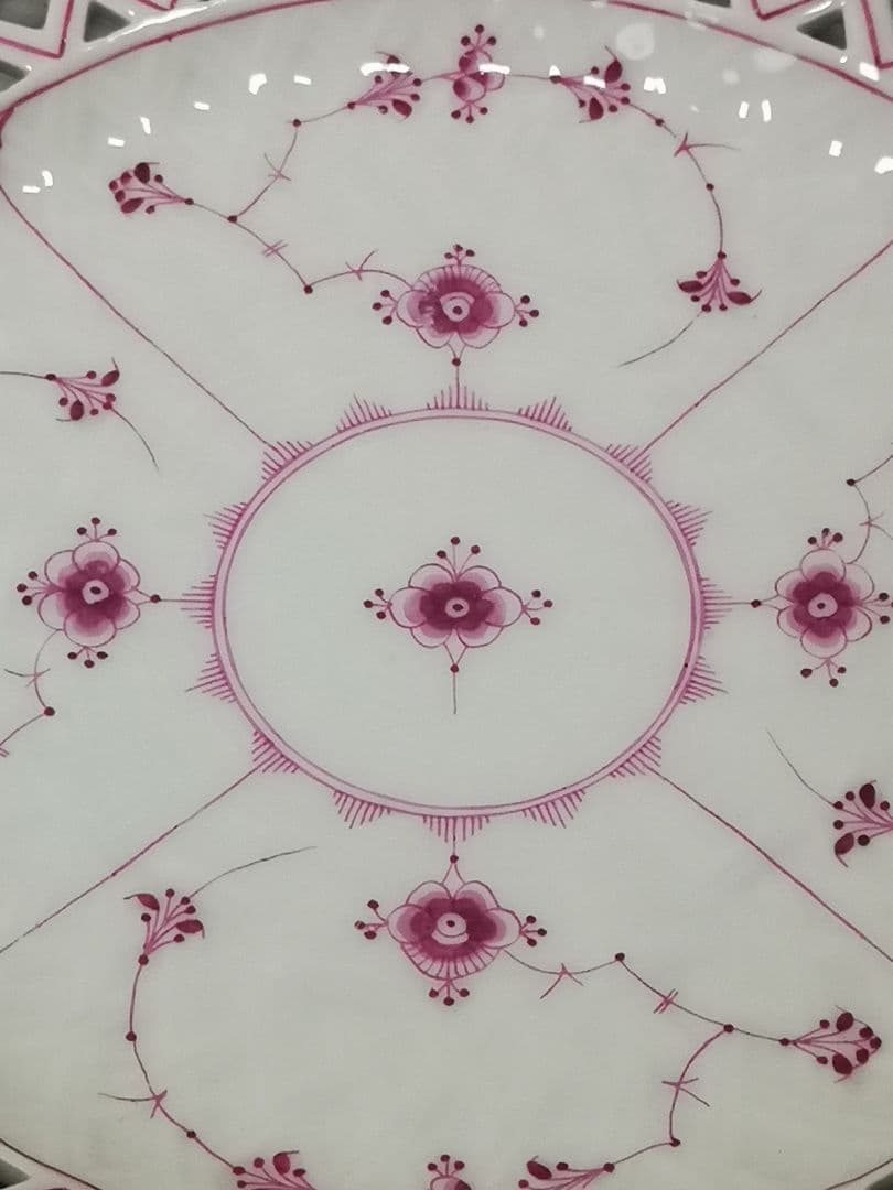 【Antique】ロイヤルコペンハーゲン　バーガンディ　オープンワーク　金彩付き