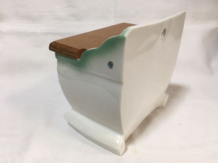 イマン　イマンガーデン　アルメット缶（陶器）　特別な逸品ですから