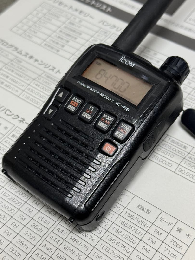 ICOM IC-R6 受信機 と クローニング ケーブル