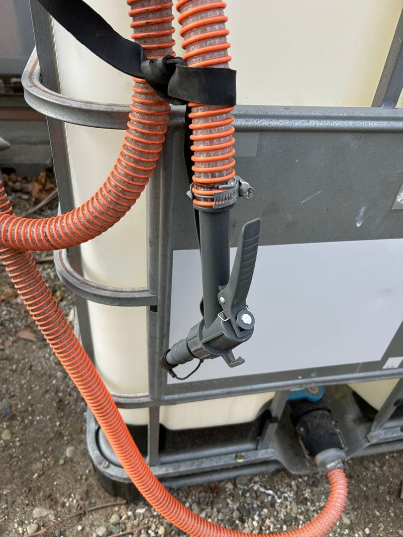 ［引き取り限定］大型プラスチック貯水タンク 雨水タンクホース付き農業