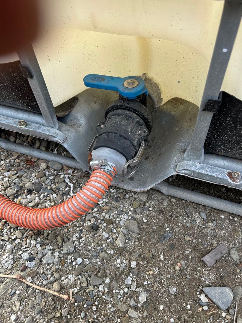 ［引き取り限定］大型プラスチック貯水タンク 雨水タンクホース付き農業