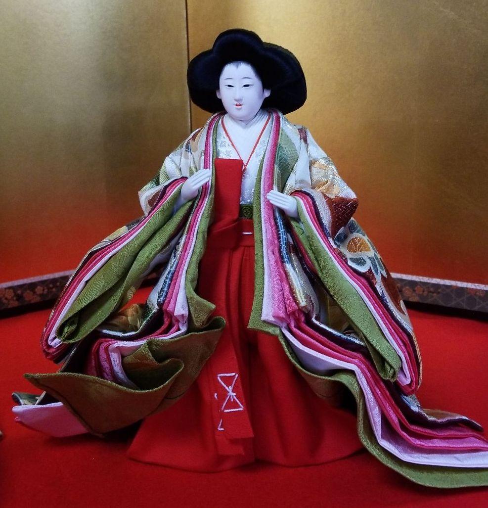 雛人形　三人官女　ベージュ地に花柄