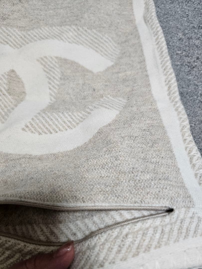 [値下げ中] CHANEL CCロゴ クッションカバー ベージュ シャネル