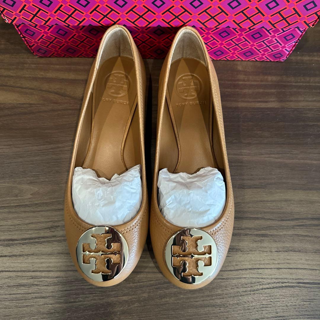 「新品・未使用」TORY BURCH ベージュフラットシューズ 23.5cm