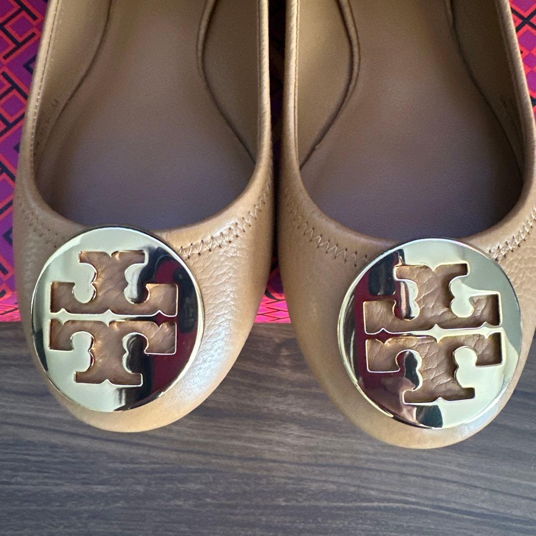 「新品・未使用」TORY BURCH ベージュフラットシューズ 23.5cm