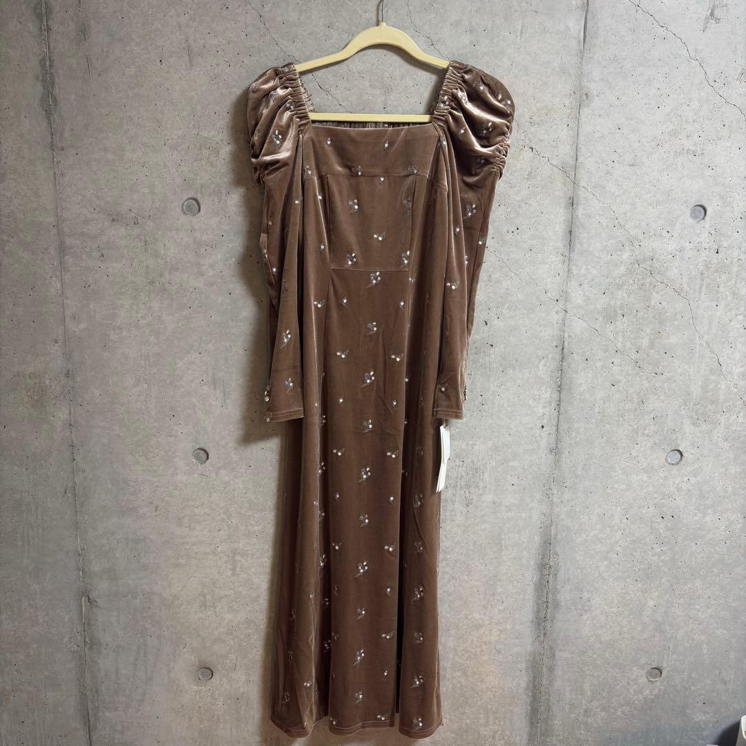 ◎新品◎リリーブラウン フラワーエンブロイダリースクエアネックベロアワンピース