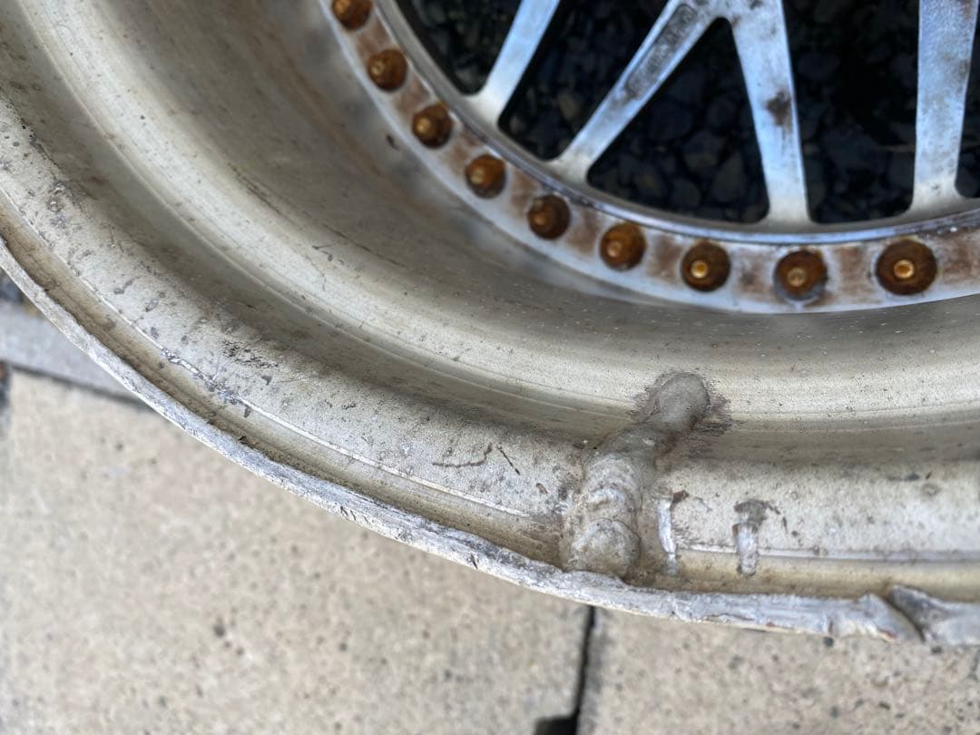 メーカー不明　メッシュホイール　17インチ