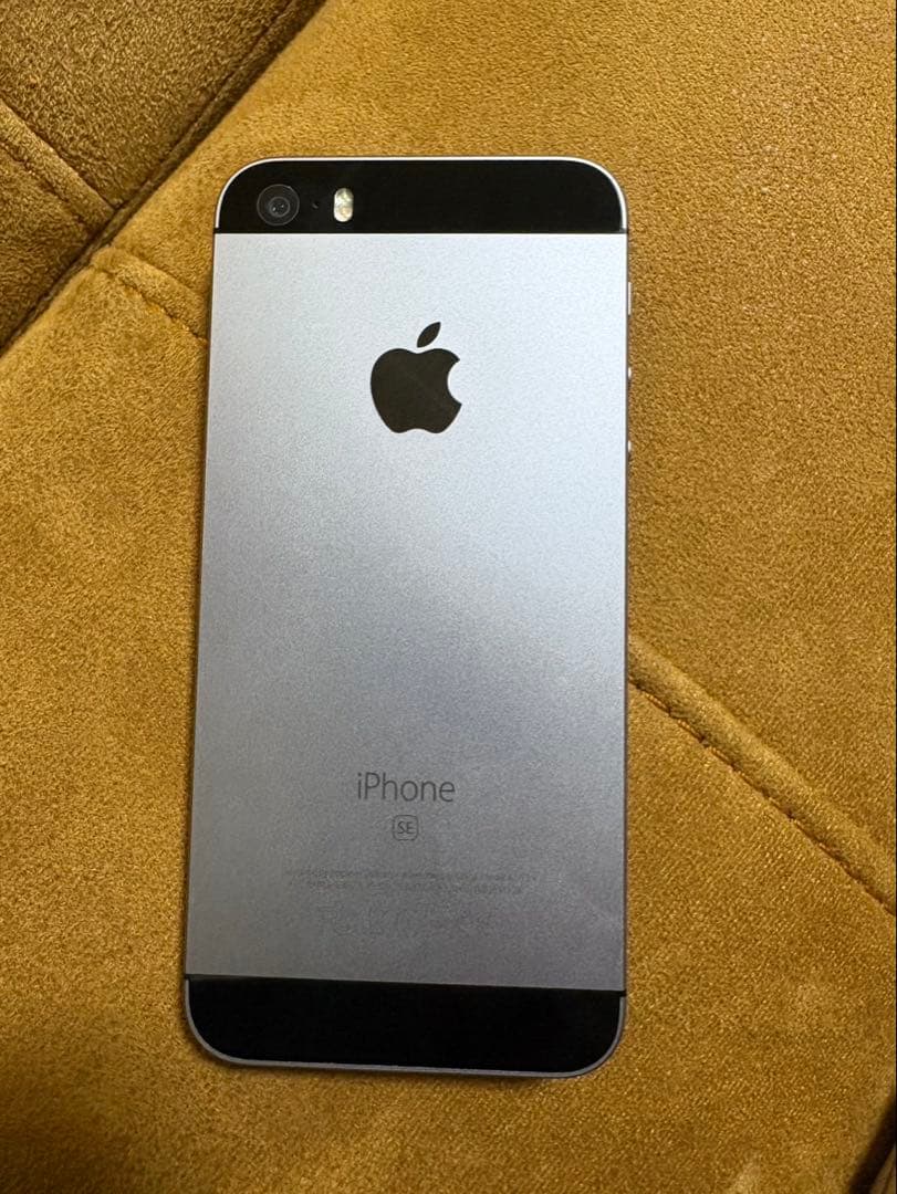 Apple iPhone SE スペースグレー SIMフリー