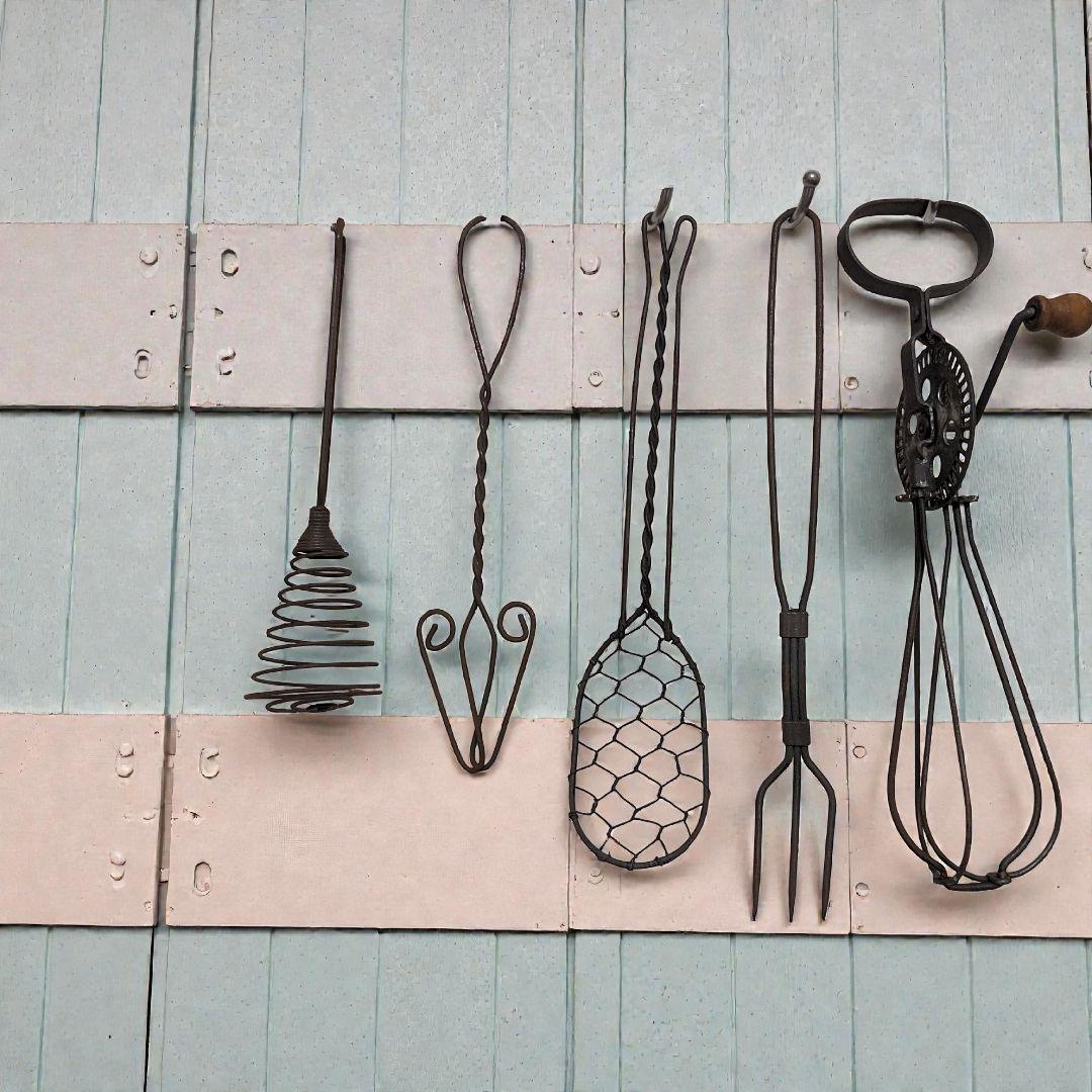 イギリスアンティーク　アイアン製キッチンツール5本セット　職人の手仕事を感じる品