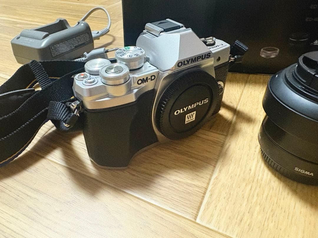 は*か様 簡易清掃済み オリンパスOM-D E-M10 MarkⅢ 単焦点レンズ