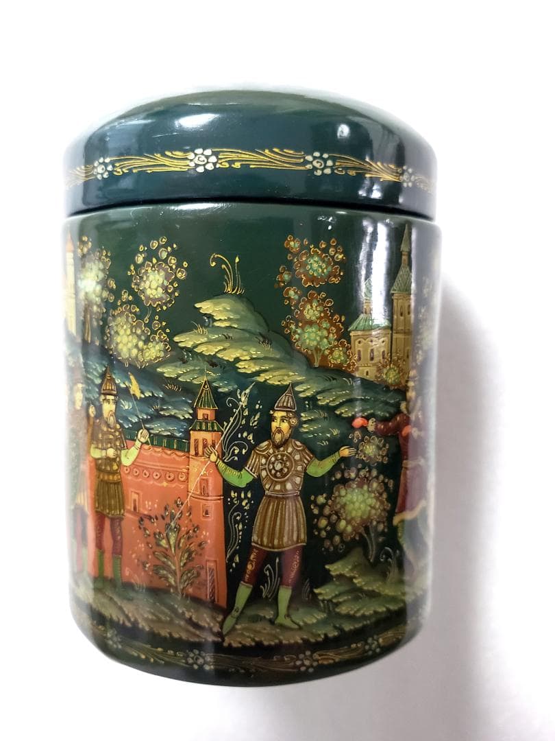 ロシア工芸品　細密画　パレフ 筒状の小箱　箱無し