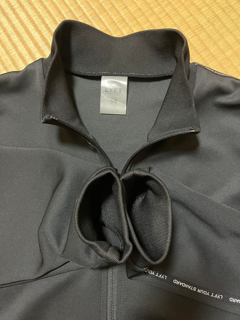 【美品】LYFT セットアップ　エンブレム　ジャージ　ブラック　バラ売り不可　M