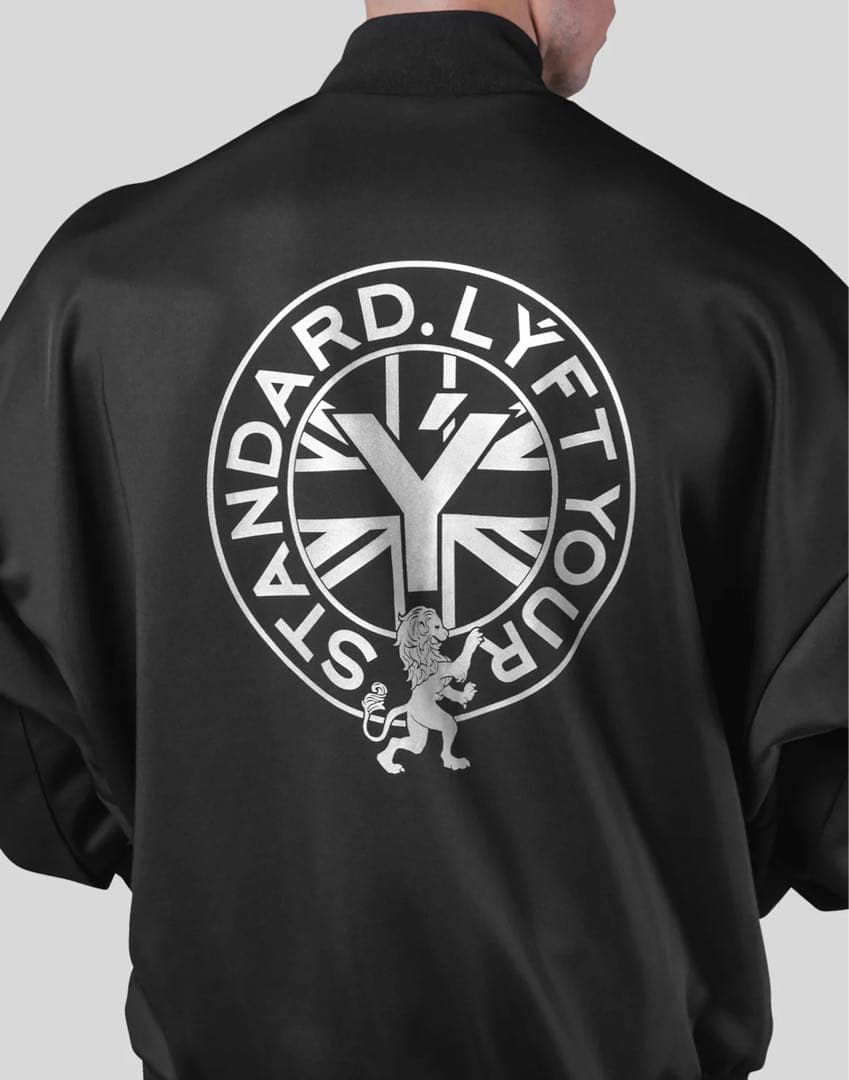 【美品】LYFT セットアップ　エンブレム　ジャージ　ブラック　バラ売り不可　M