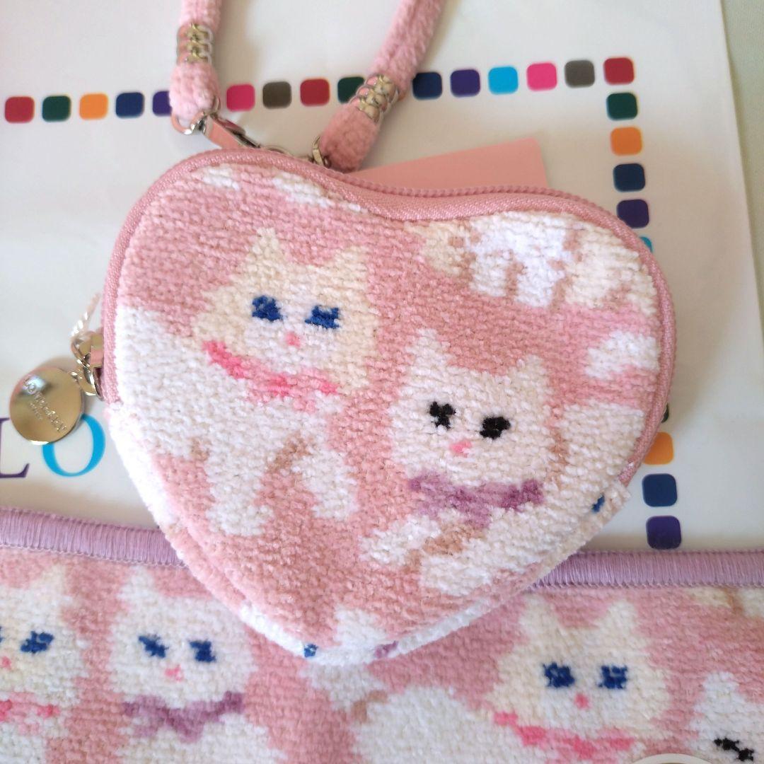 新品タグ付き　フェイラー　モフモフネコチャンハート型ポーチとハンカチセット
