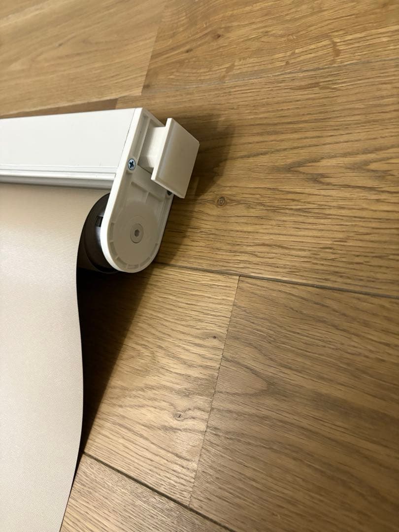 突っ張り式　ロールスクリーン　目立ちにくい　カフェオレ　123.5〜150