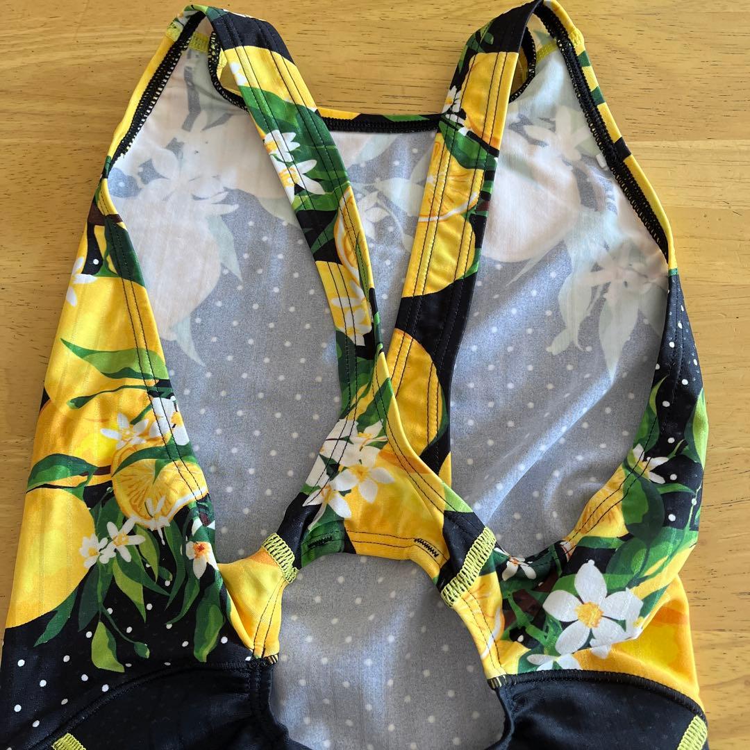 arena レモン柄 スポーツ用水着　サイズＬ