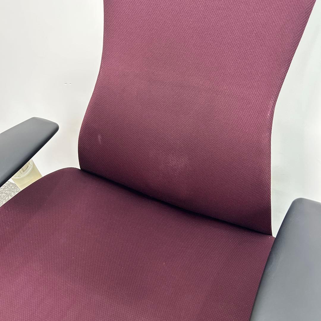 ②エンボディチェア ハーマンミラー ホワイト Embody えんじ色系