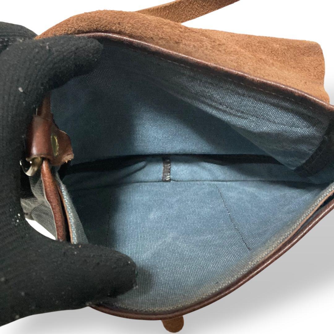 【ヴィンテージ】イルビゾンテ　ショルダーバッグ　サコッシュ　レザー　ロゴ型押し