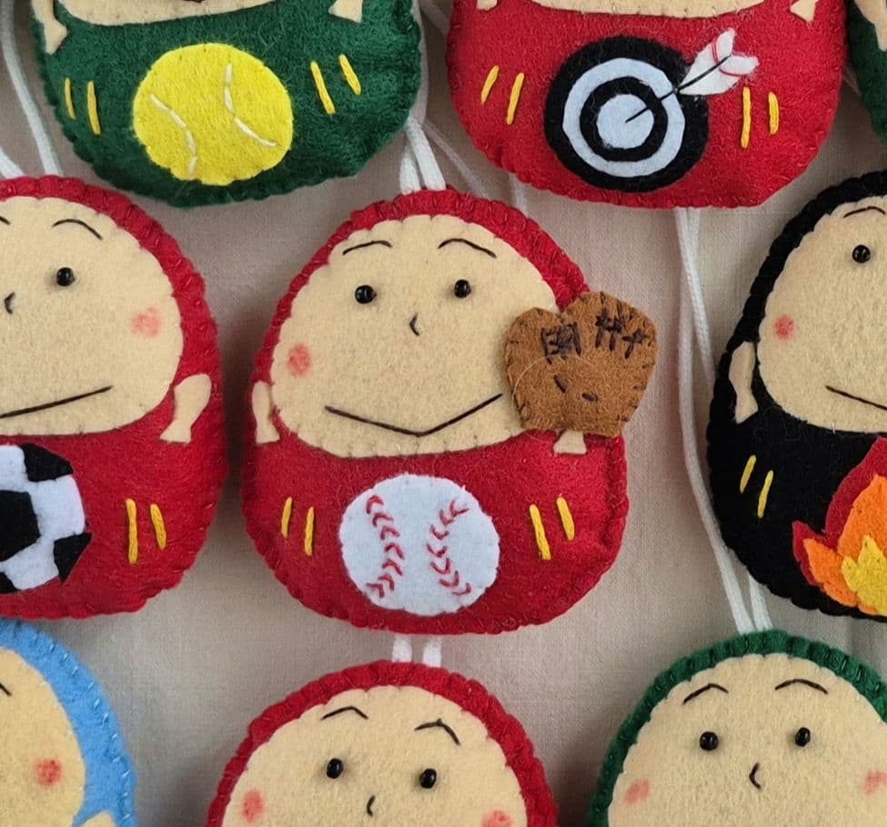 mahalo様　手作りのだるまさんお守り