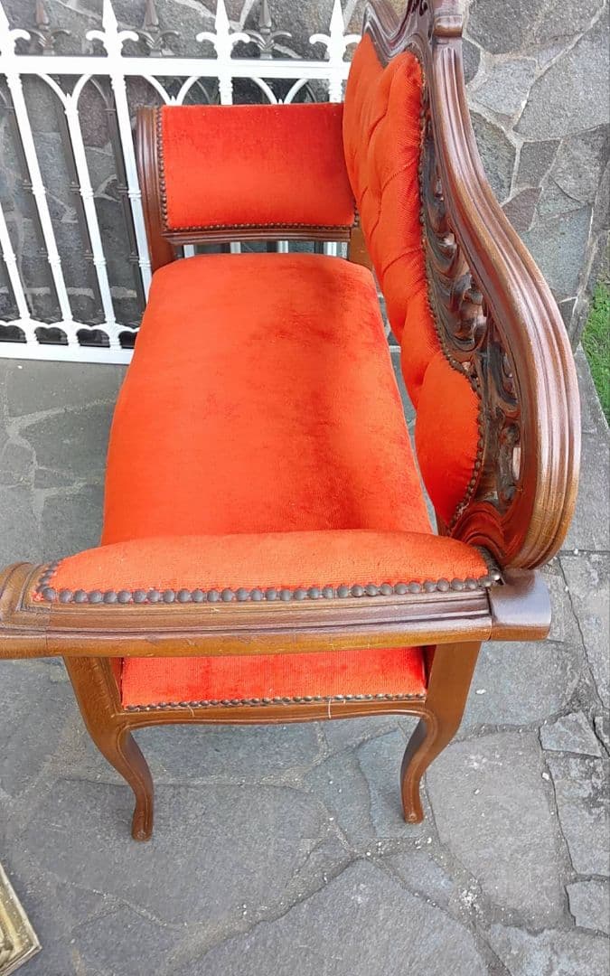 イギリスアンティーク ビクトリアンスタイル オレンジベルベットソファ