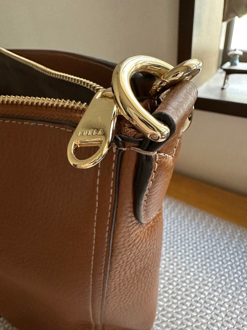 FURLA ブラウンレザー ショルダーバッグ