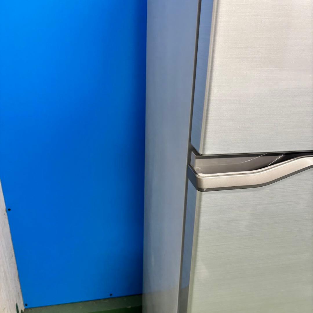 565 パナソニック　中型　冷蔵庫　200L強　1〜5人暮らし用 小型　右開き