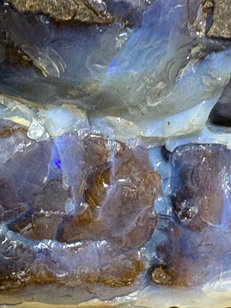 オーストラリア産　大きなボルダーオパール原石　約1976g パワーストーン置物