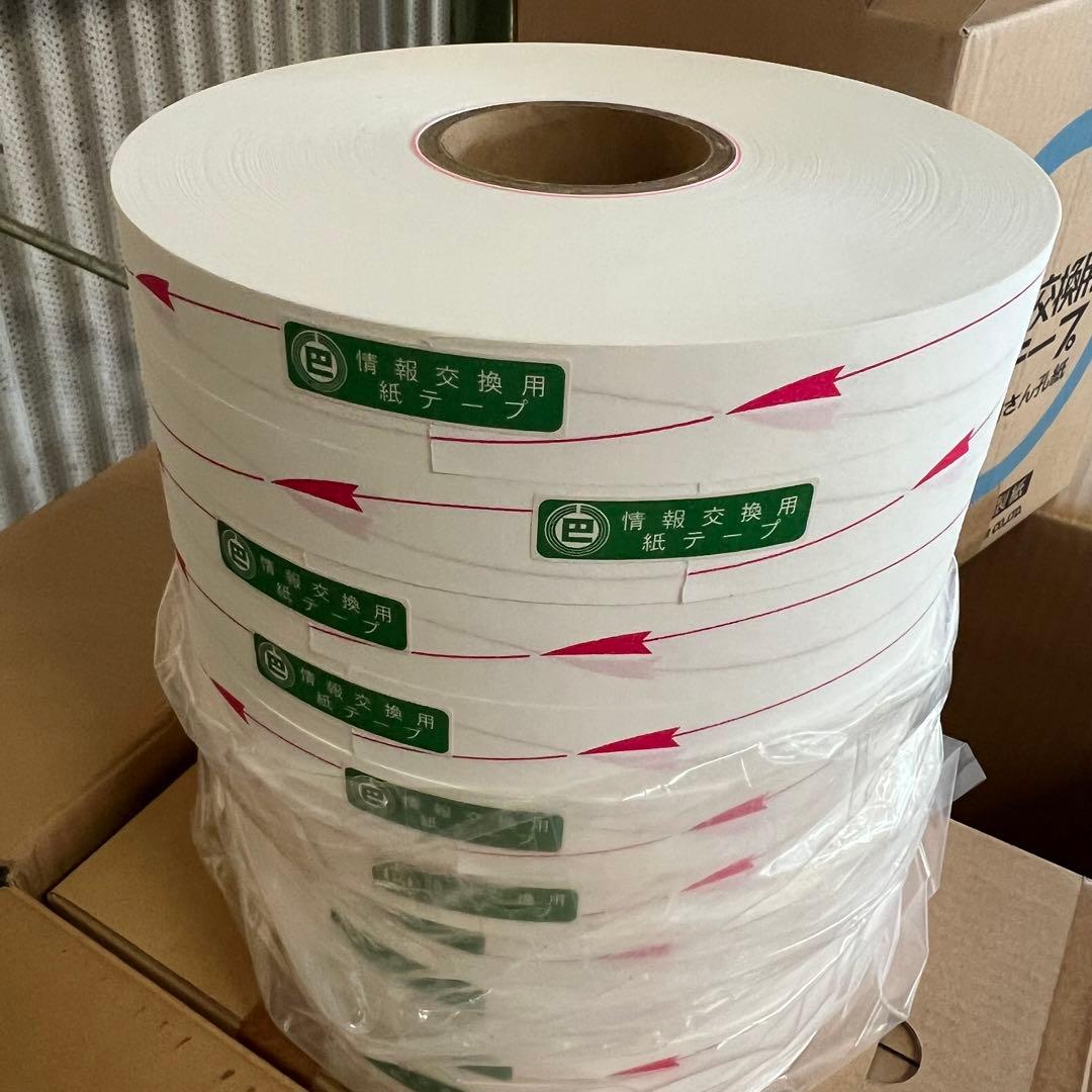 40巻4箱 情報交換用紙テープ 幅25.4 (白)赤矢印 内径60 巴川製紙
