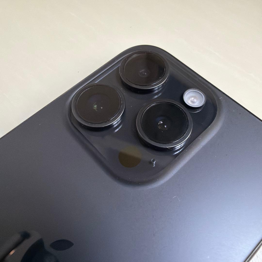 Apple iPhone 15 Pro ブラックチタニウム128gb 本体