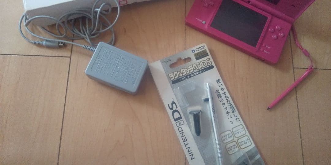 任天堂ニンテンドーDSiピンク箱付き美品☆タッチペン付き！レア廃盤品です！