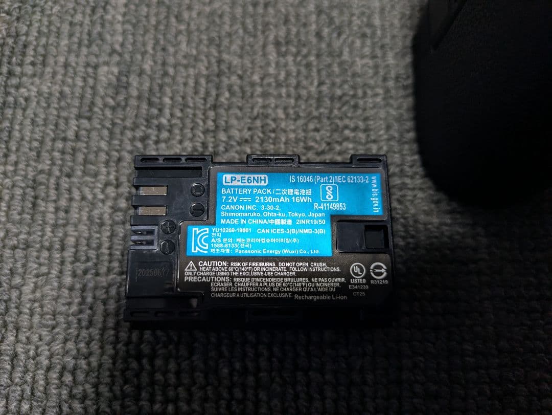 Canon EOS R6 ボディとその付属品