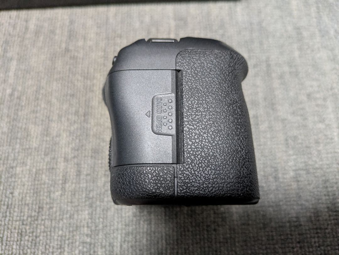 Canon EOS R6 ボディとその付属品