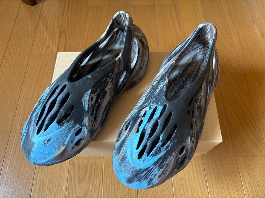 靴 adidas YEEZY Foam Runner MX Cinder