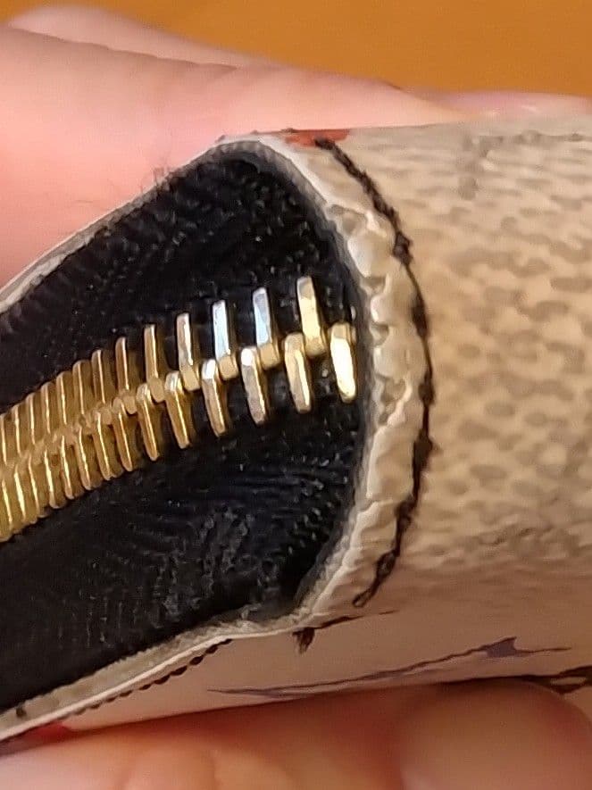 ルイヴィトン ジッピーウォレット ゲームオン