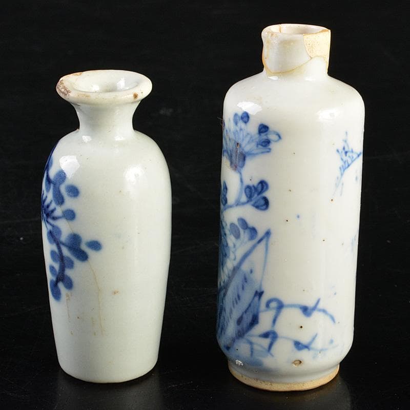 中国　清朝　青花花文鼻煙壷　花瓶　2点　李朝螺鈿装飾六角箱入り　C　R7421