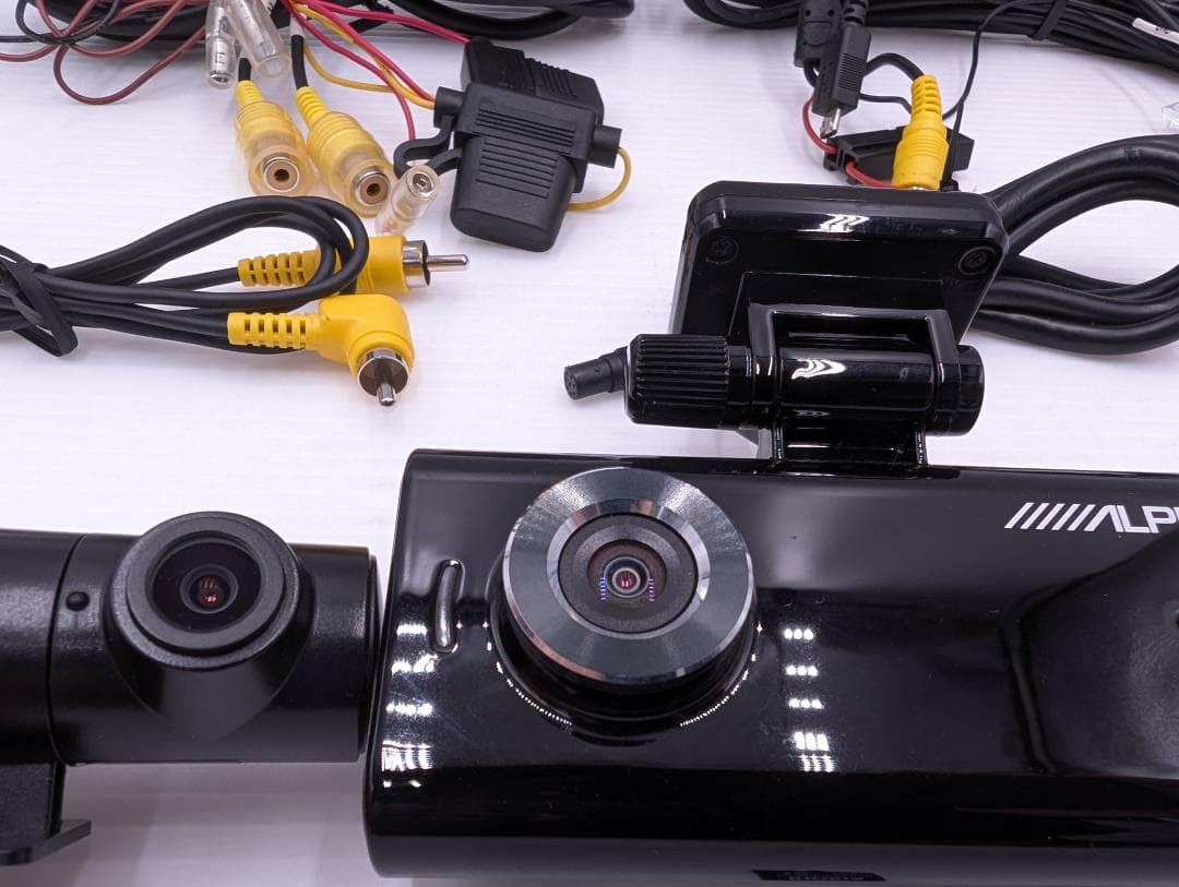 美品　ALPINE ナビ連動ドライブレコーダー　DVR-C02R 前後カメラ