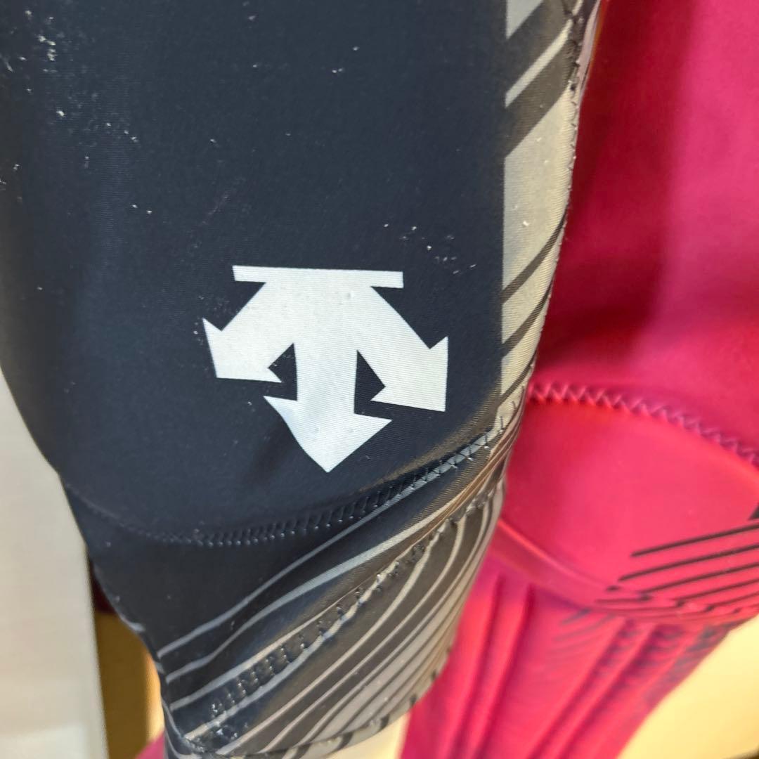 K*4様 最終値下げ　DESCENTE スキーウェア 男性用 ストライプ ブラッ